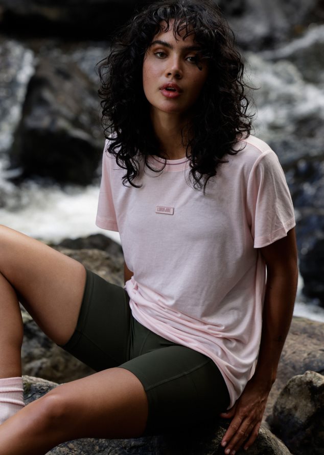 Bekleidung 202X47 Frauen verzaubertes Rosa Lorna Jane Gehen Sie zum aktiven Abschlag